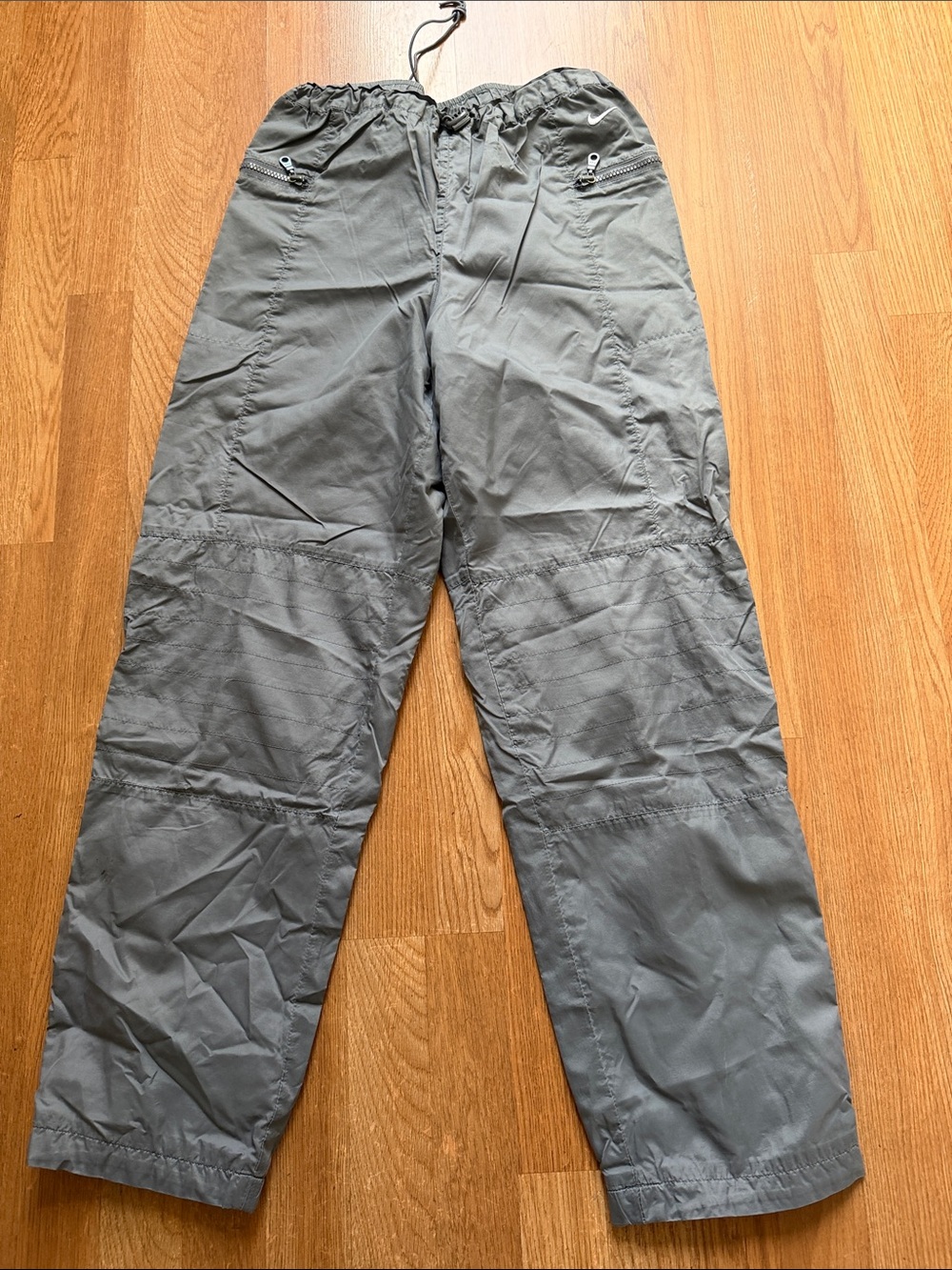 Nike Women's Gray Cargo windbreaker pants size 4/6